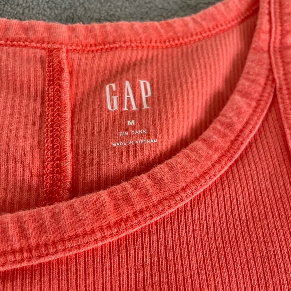 GAP Rib Tank size medium - Picture 2 of 4